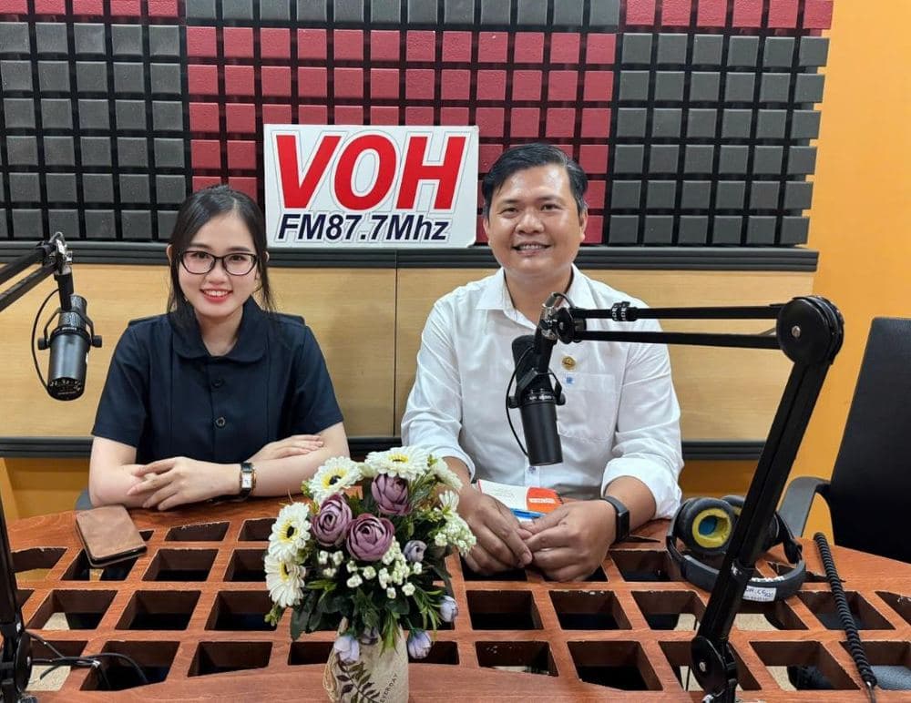 LS. Nguyễn Tấn Đạm tại phòng thu VOH FM 87.7